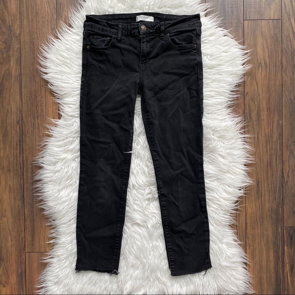 Abercrombie&Fitch Mid Rise Ankle Frayed Hem Jeans